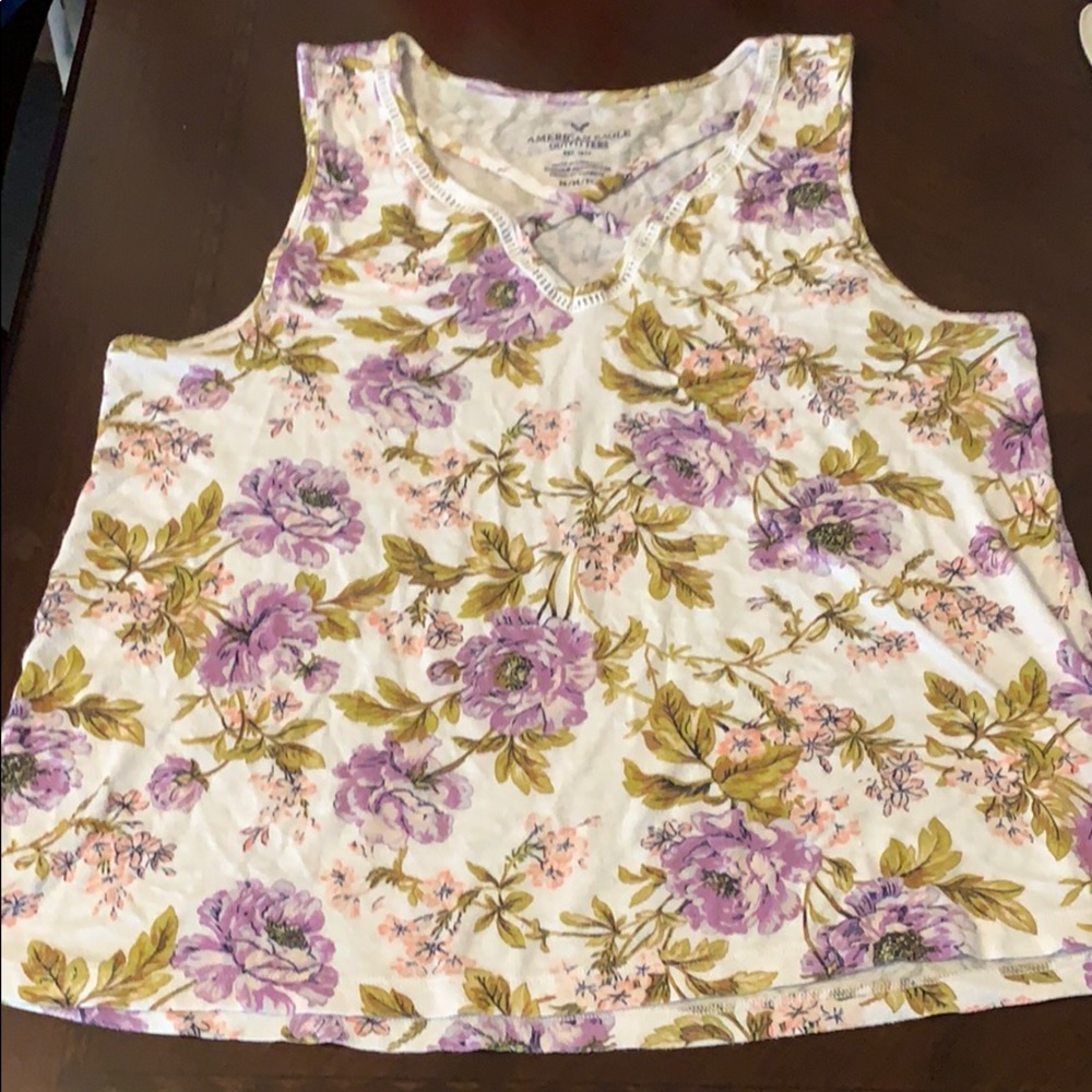 Woman’s American Eagle tank top